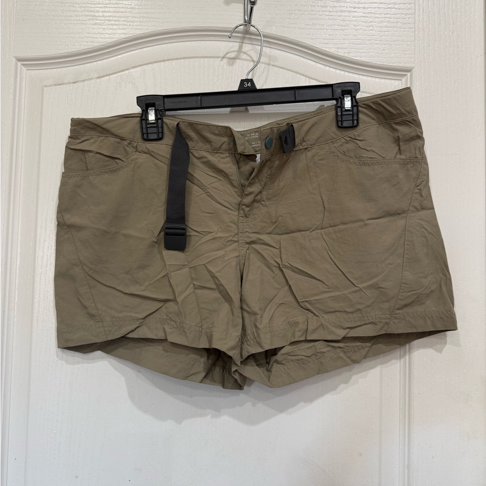 Columbia Women's Olive Cargo Shorts